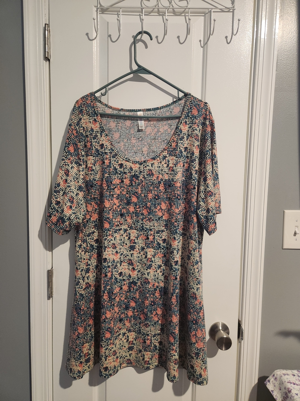 LulaRoe Perfect Tee. Scoop Neck Floral Mosaic Tunic Top - Pink & Navy